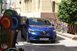 Renault Clio 1.6 Hybrid E-Tech vs Toyota Yaris 1.5 Hybrid
