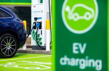 BP: Η φόρτιση αυτοκινήτων θα φέρει περισσότερα κέρδη από τον ανεφοδιασμό με καύσιμα