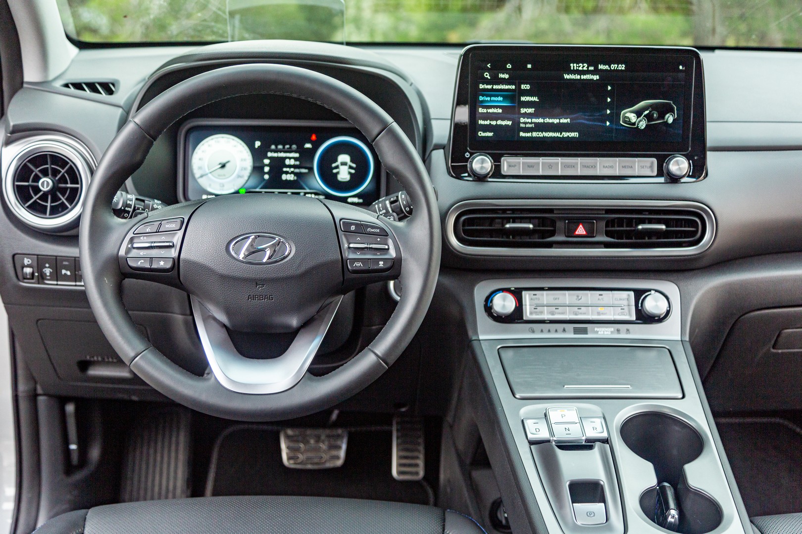 Hyundai Kona Electric - Renault Captur PHEV - Toyota Yaris Cross Hybrid