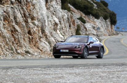 Porsche Taycan 4 Cross Turismo: Milestone*