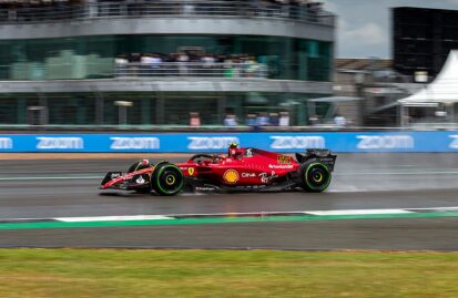 Formula 1 – GP Μεγάλης Βρετανίας: Ο Carlos Sainz κέρδισε την πρώτη του pole position στο βρεγμένο Silverstone