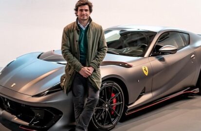 O Carlos Sainz έγινε πελάτης της Ferrari (+ video)
