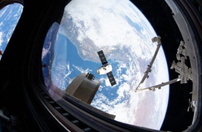 Η SpaceX παρουσιάζει την εντυπωσιακή θέα της Γης μέσα στο σκοτάδι του διαστήματος