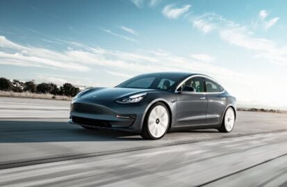 Tesla Model 3: Η τιμή του στις ΗΠΑ έπεσε κάτω από τα 20.000 δολάρια