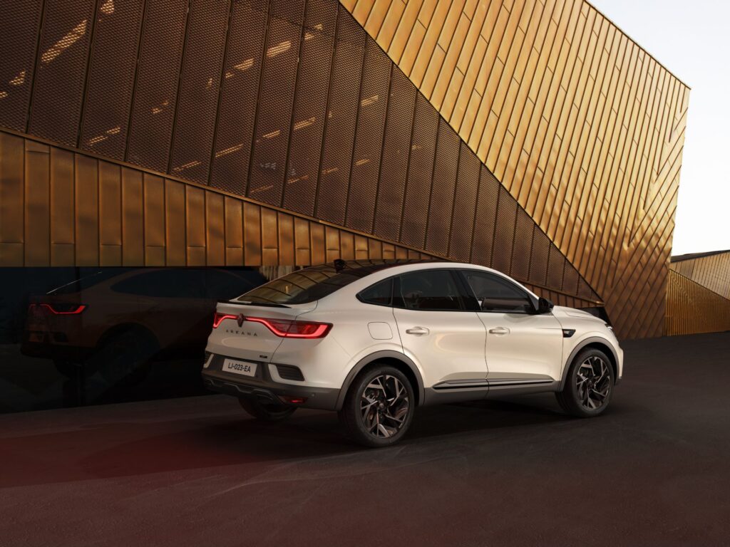 Πρεμιέρα για το ανανεωμένο Renault Arkana Renault Arkana 2023