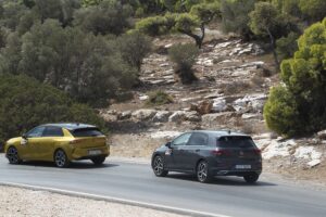 Opel Astra 1.2T 130ps AT8 - VW Golf 1.5 eSTI 130ps