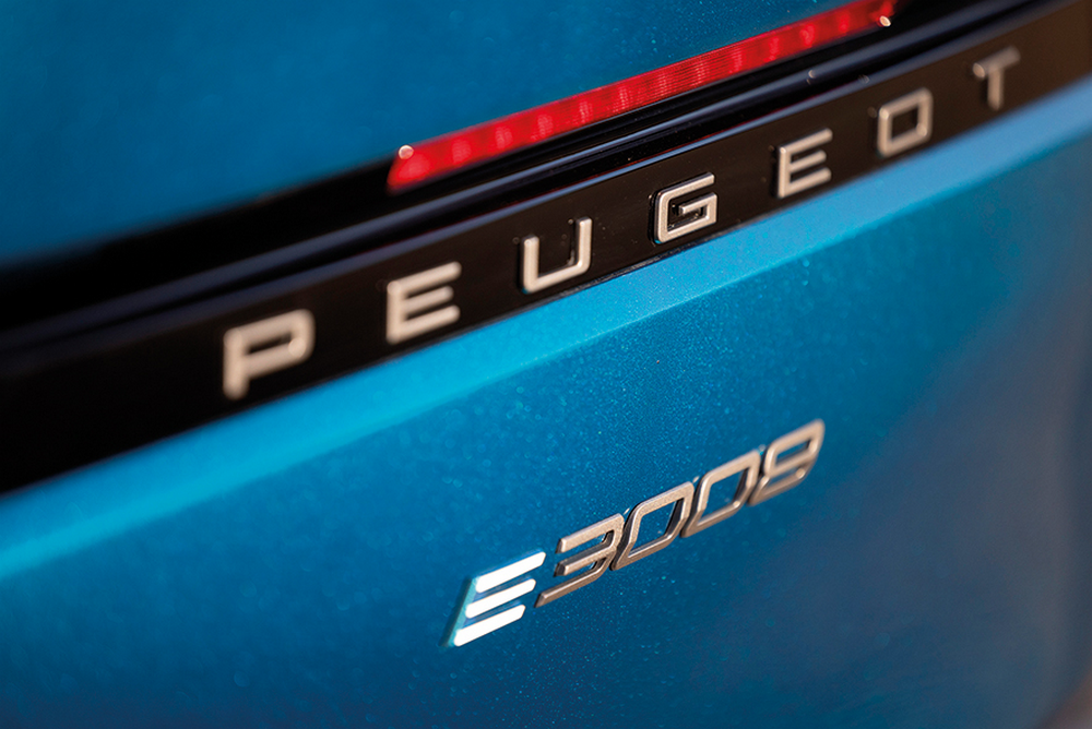 Peugeot E-3008