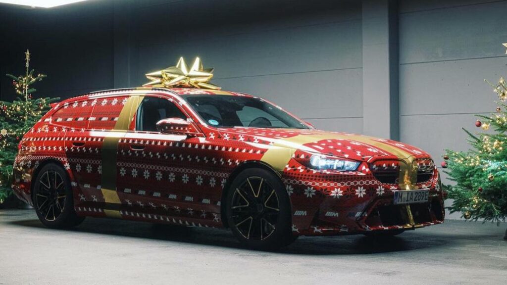 BMW M5 Santa Claus